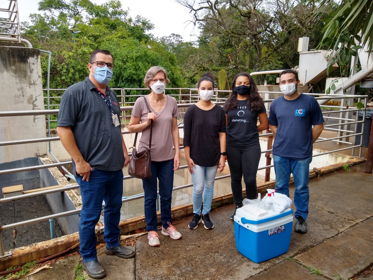 Leia mais sobre o artigo Equipe da Unesp coleta amostra do efluente da ETE Bueno de Andrada para realização de pesquisa em parceria com o Daae