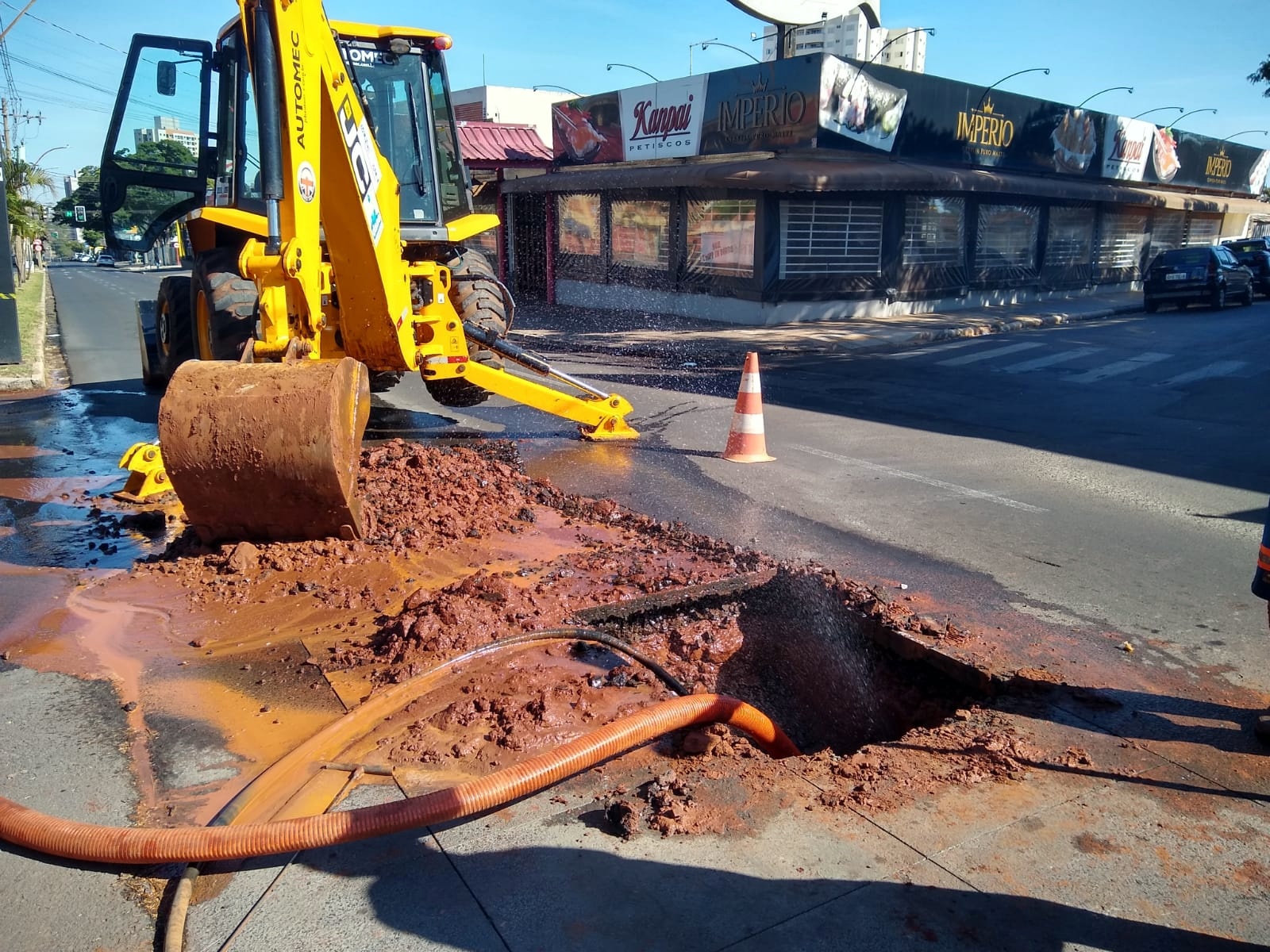 Leia mais sobre o artigo ROMPIMENTO DE REDE NA AVENIDA 36  (10/06)