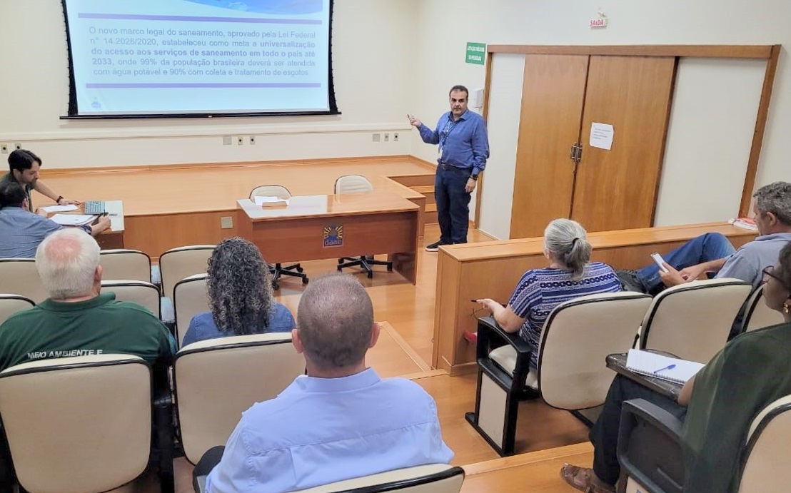 Leia mais sobre o artigo DIRETOR COMERCIAL DO DAAE MINISTRA PALESTRA NA REUNIÃO DO COMDEMA