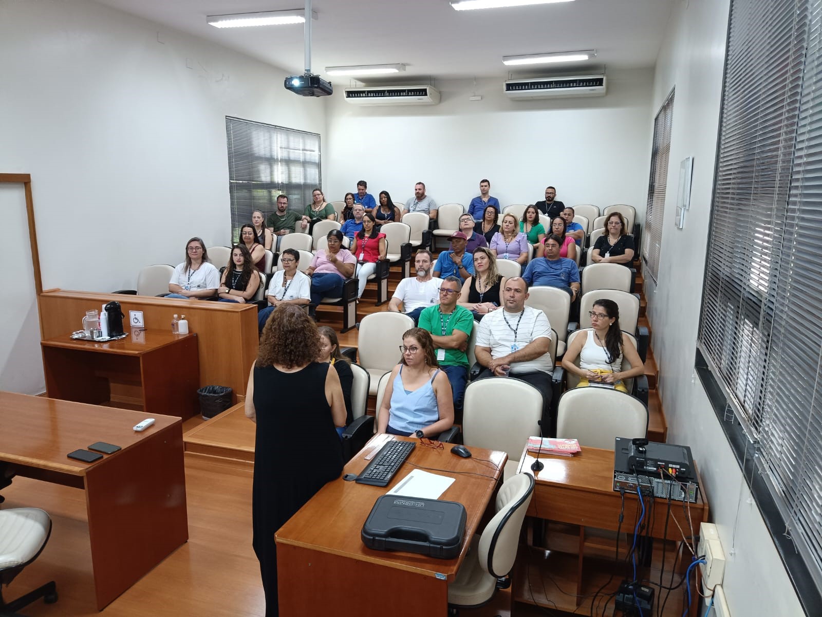 Leia mais sobre o artigo PALESTRA ABORDA QUESTÕES AMBIENTAIS NO AMBIENTE DE TRABALHO